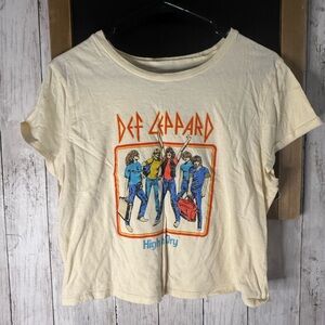 Women's Def Leppard High n Dry Short Sleeve Cropped Graphic T Shirt XXL 473
